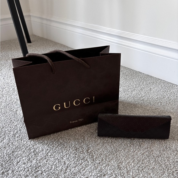Real Leather Foldable Gucci Eyeglass Case - Picture 2 of 4